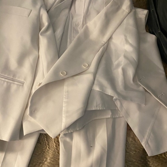 Complete suit. - Picture 3 of 4